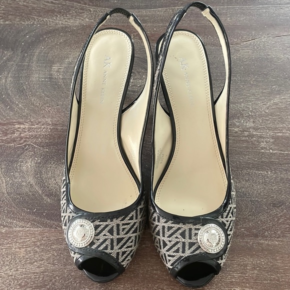 Anne Klein Shoes - Anne Klein AK Matinkrr Navy Tan Logo Sling Back Peep Toe Kitten Heel NWOT 9.5